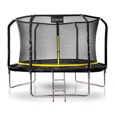 Großer Trampolin im Freien